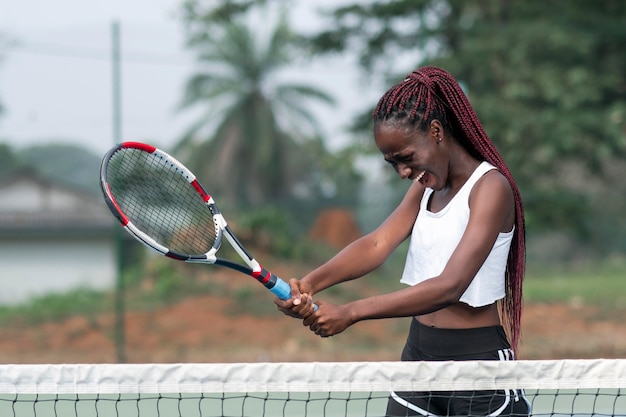 Gratis foto portret vrouw tennissen