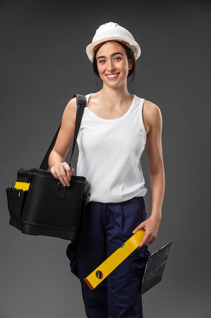 Portret vrouwelijke bouwvakker