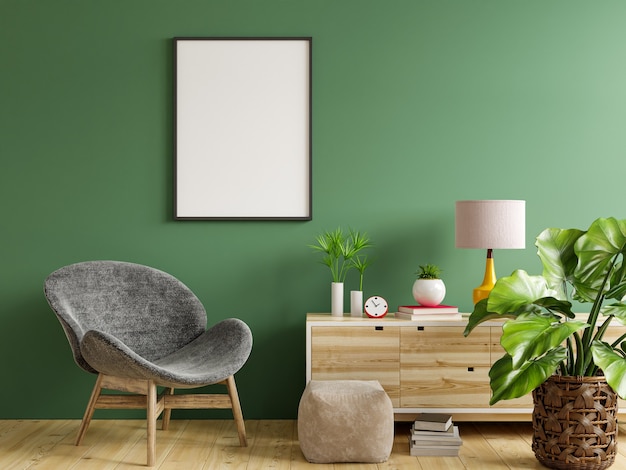 Postermodel met verticaal frame op lege groene muur in woonkamerinterieur met grijze fluwelen fauteuil. 3d-rendering
