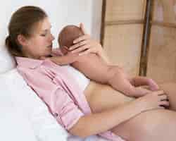 Gratis foto postnatale periode met moeder en kind