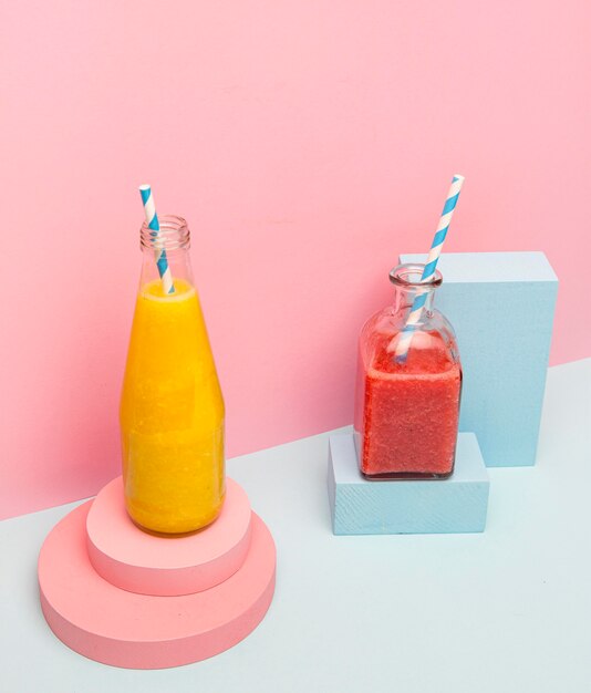 Potten met gezonde smoothie op Bureau