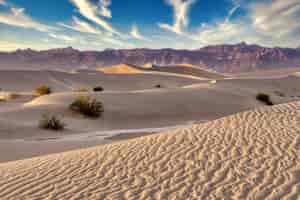 Gratis foto prachtig landschap van de mesquite flat sand dunes, death valley, californië