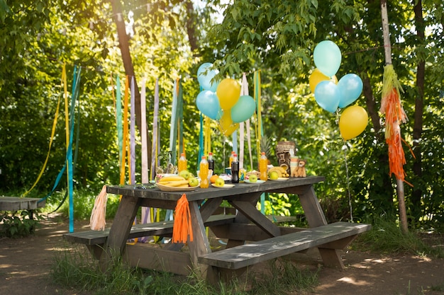 Gratis foto prachtige jungle feestdecoraties