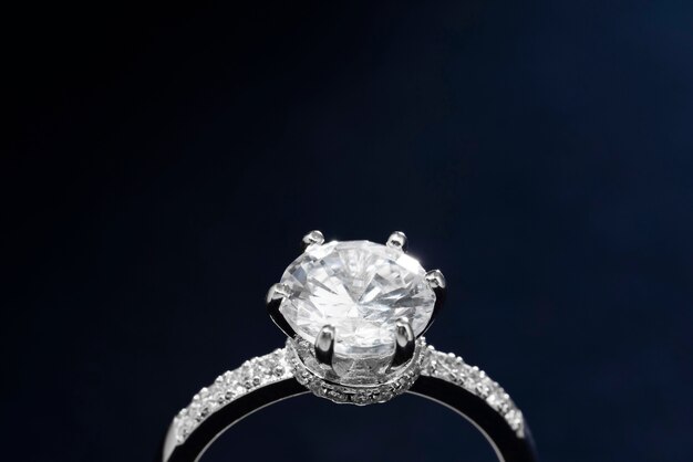 Prachtige verlovingsring met diamanten