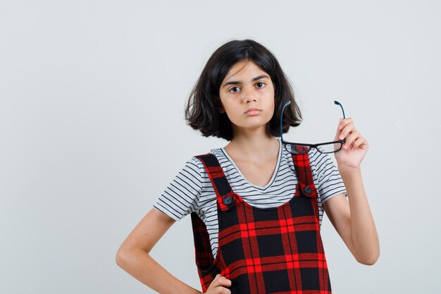 Preteen meisje in t-shirt