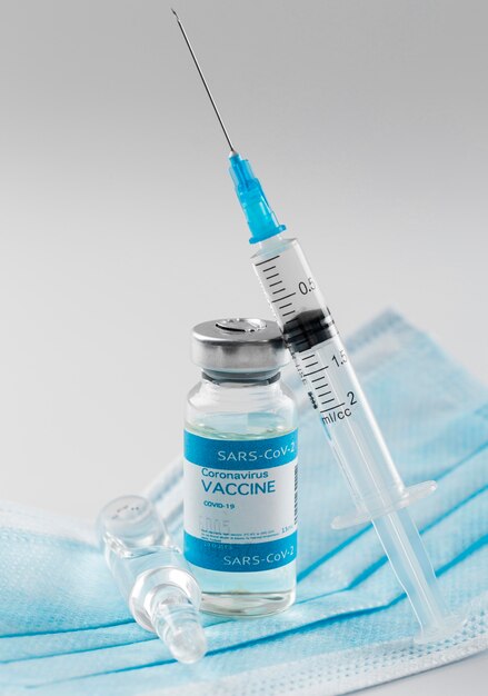 Preventief coronavirusvaccin en spuit