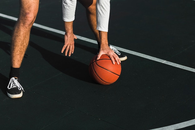 Professionele basketbalspeler oefenen