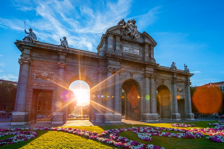 Gratis Foto puerta de alcala gelegen in madrid, spanje
