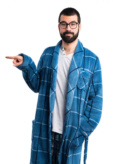 Gratis foto pyjama kleding dragen vrolijke volwassene