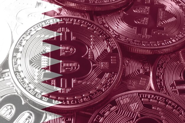 Qatar bitcoin vlag, nationale vlag cryptocurrency concept zwarte achtergrond