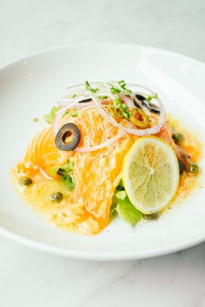 Rauw en vers Carpaccio Zalm vlees