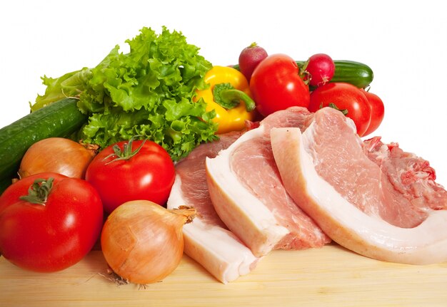 Rauwe varkensvlees en groenten