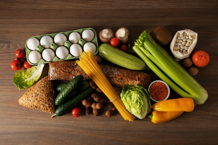 Gratis Foto real food piramide assortiment stilleven