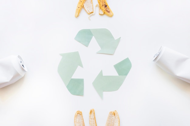 Recycle logo met prullenbak