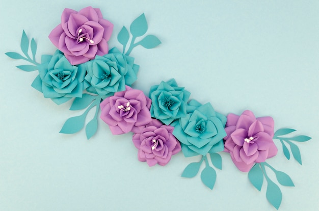 Regeling met paarse en blauwe bloemen