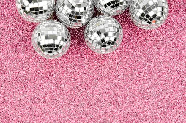 Gratis foto regeling van discobollen met exemplaarruimte