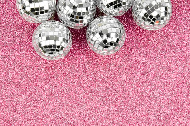 Regeling van discobollen met exemplaarruimte