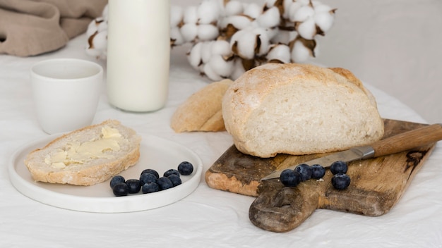 Gratis foto regeling van een gezonde maaltijd op tafel