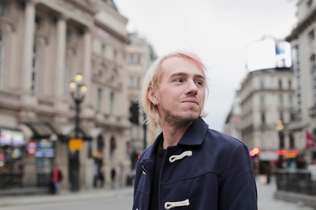 Gratis foto reiziger van de stad londen met herfstvibes