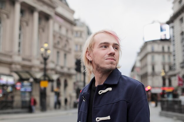 Reiziger van de stad Londen met herfstvibes