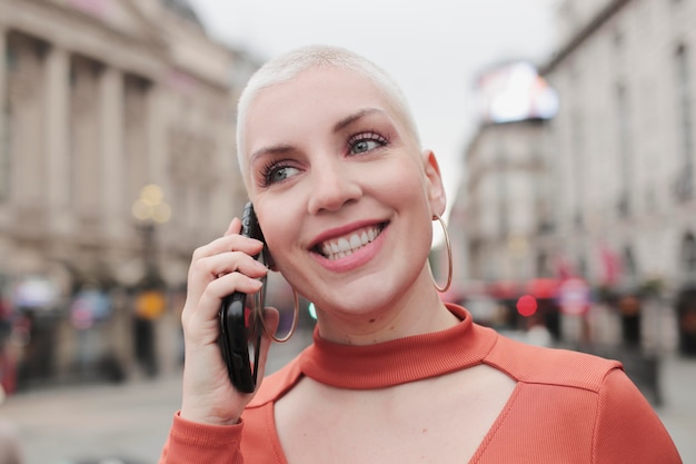 Reiziger van de stad Londen met herfstvibes