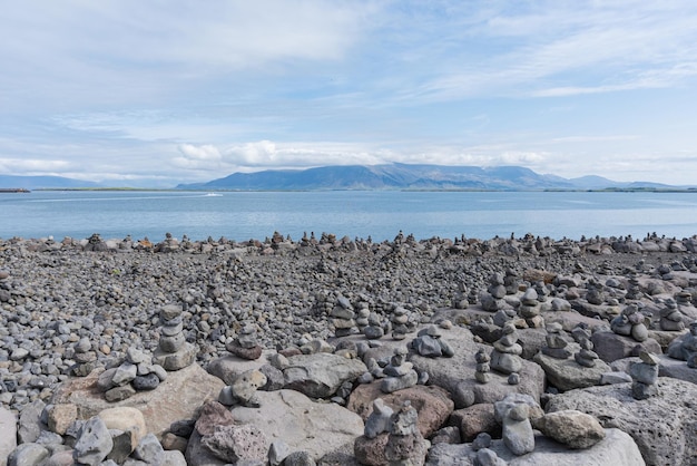 Gratis foto reykjavik iceland june 13 2023 artistic rocks