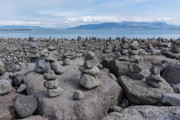 Gratis foto reykjavik ijsland 13 juni 2023 kunstzinnige rotsen