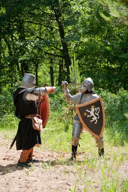 ridders in pantser vechten