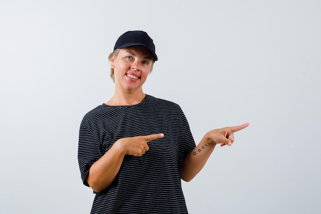 Rijpe vrouw poseren in de studio