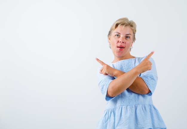 Gratis foto rijpe vrouw poseren in de studio