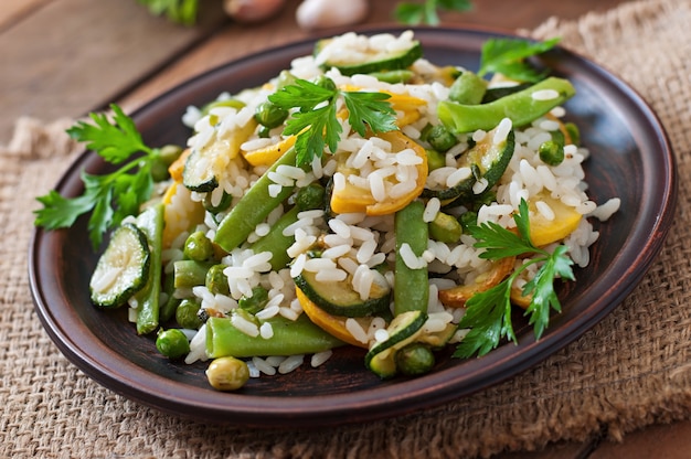 Risotto met asperges, courgette en groene erwten