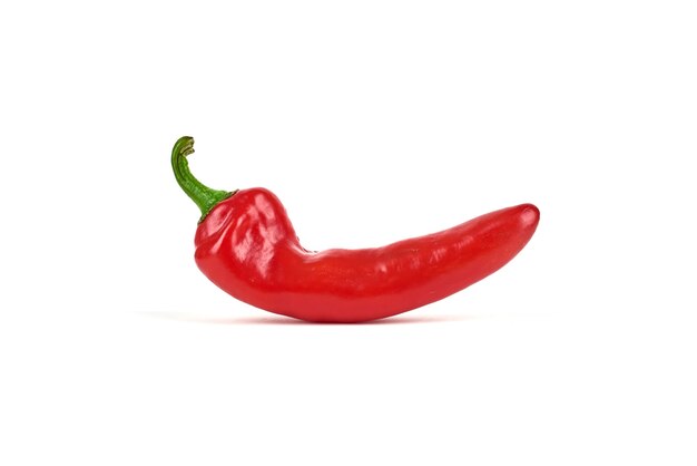 Rode chili geïsoleerd op wit.