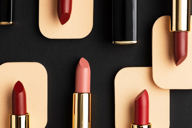 Rode lippenstift regeling plat leggen