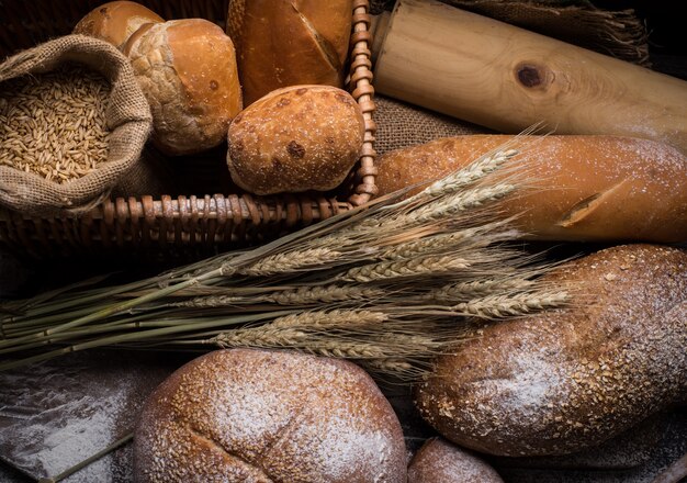 Rogge gesneden brood op de tafel