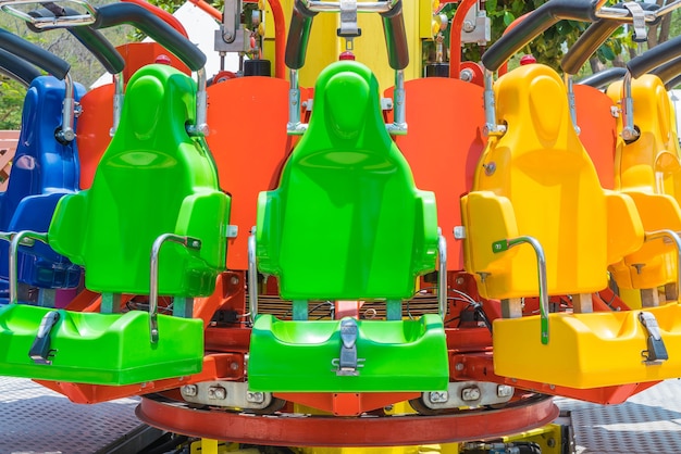 Rollercoaster stoelen in pretpark