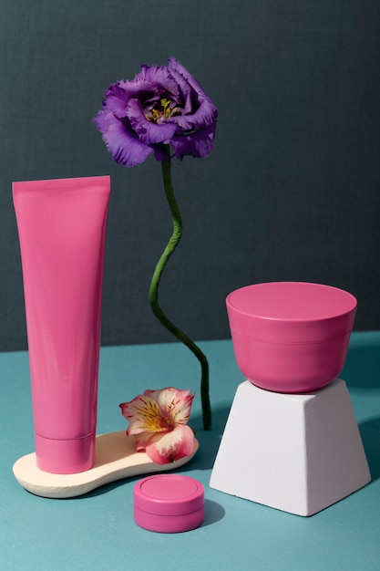 Roze cosmetische containers arrangement