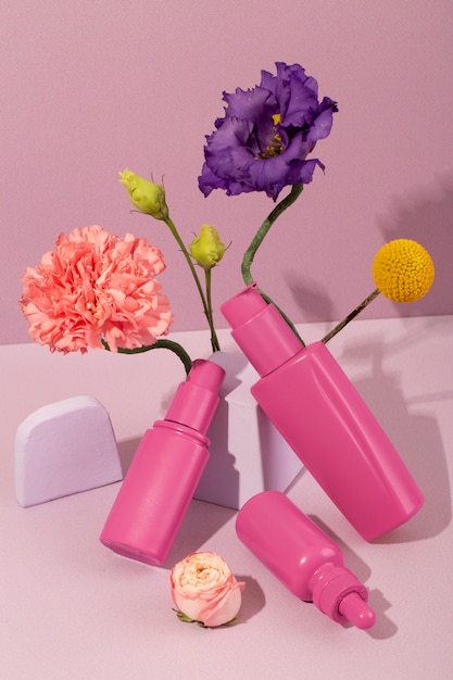 Roze cosmetische containers hoge hoek