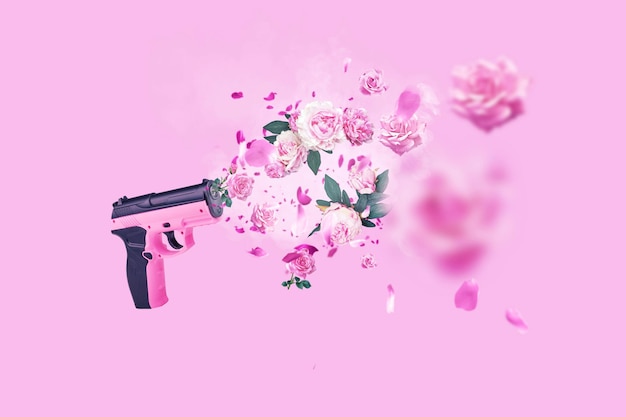 Roze pistool schiet bloemen creatief idee en marketing geen oorlog do liefde en schoonheid roze bloemen rozen en pioenrozen met bloemblaadjes vliegen op een roze achtergrond