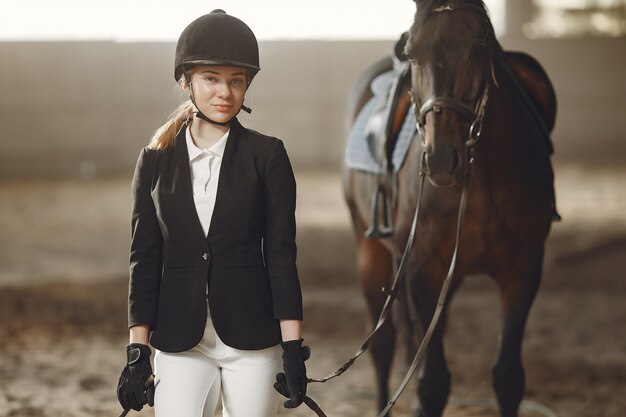 Ruiter traint met het paard