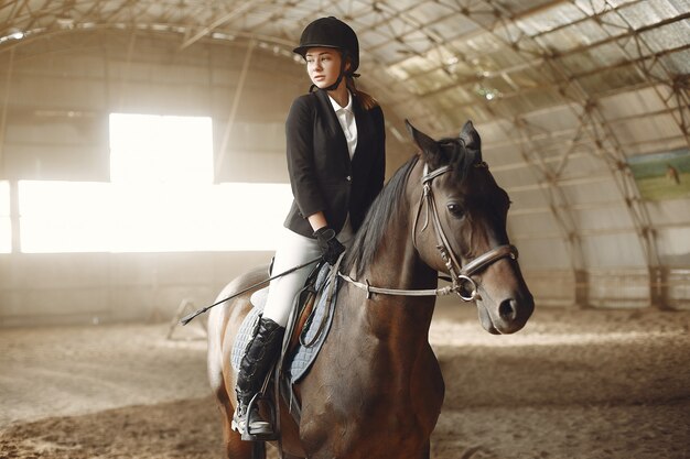 Ruiter treint met het paard