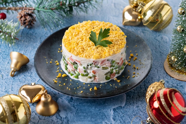 Gratis foto russische salade of oliviersalade voor het kerstdiner