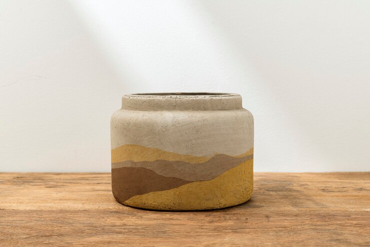 Gratis Foto rustieke decoratieve plantenpot op tafel