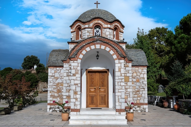 Gratis foto saint nicolas orthodox chapel in olympiada, griekenland