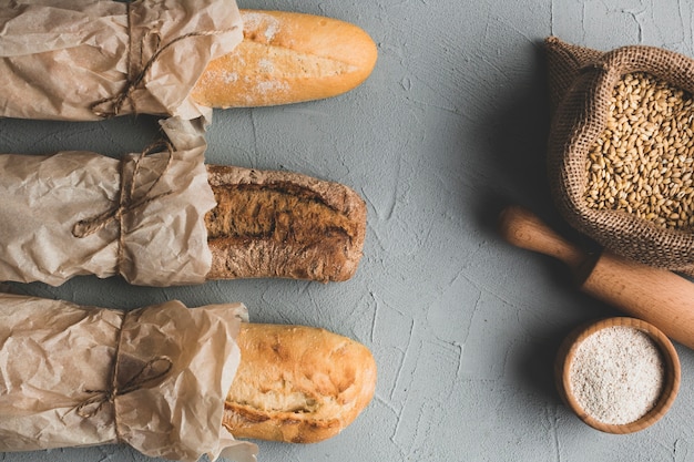 Gratis foto samengesteld brood en granen