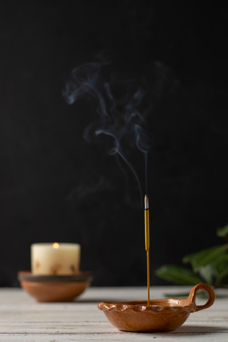 Gratis Foto samenstelling met kaarsen op houten tafel