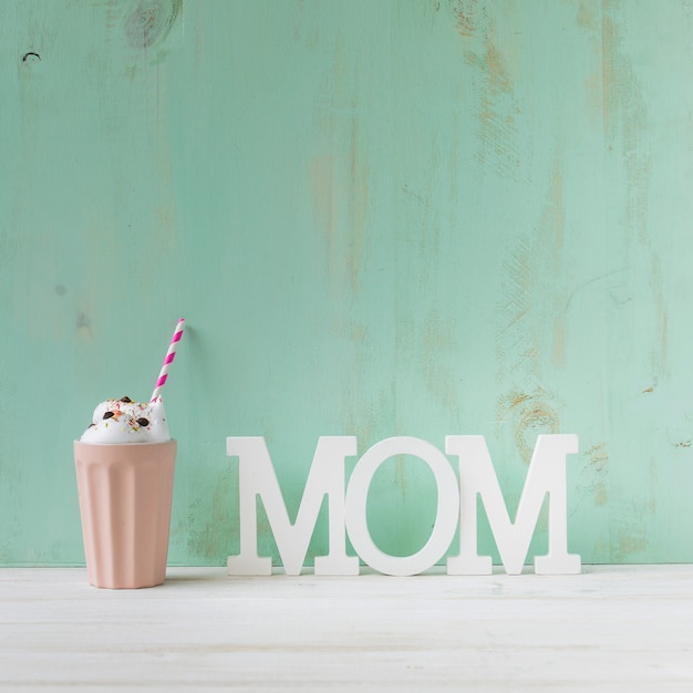 Gratis foto samenstelling met smoothie voor moedersdag