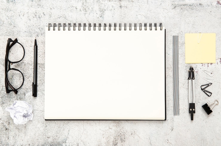 Gratis Foto samenstelling van bureau elementen op cement achtergrond