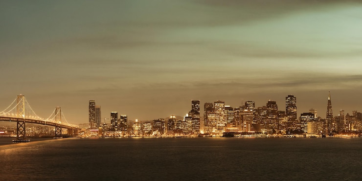 Gratis Foto san francisco skyline van de stad panorama met stedelijke architecturen 's nachts.