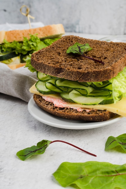 Gratis foto sandwiches met ree en groentegroenten