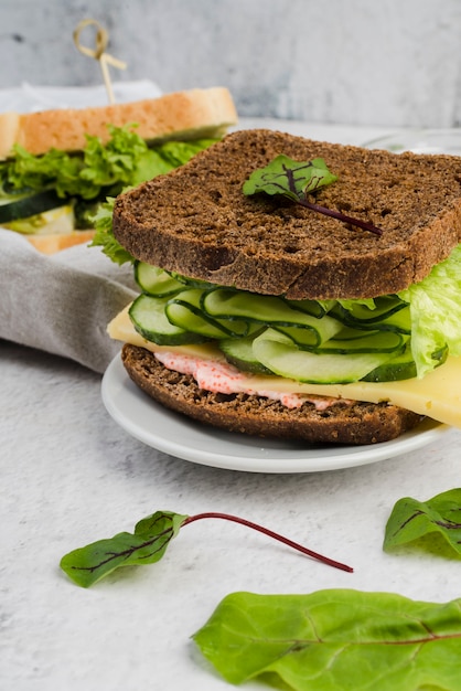 Sandwiches met ree en groentegroenten